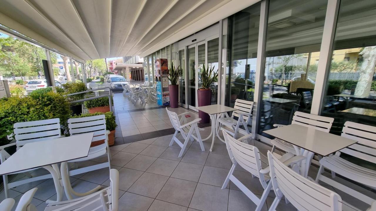 Hotel Costanza Cesenatico Exterior foto